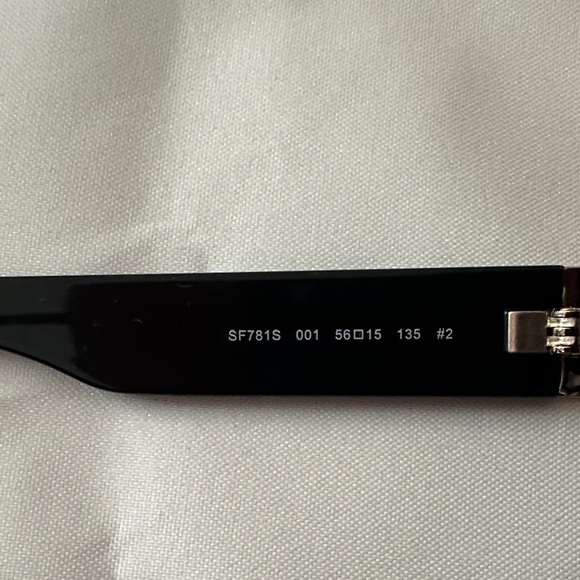 Salvatore Ferragamo Elegant Black Sunglasses - Picture 7 of 13